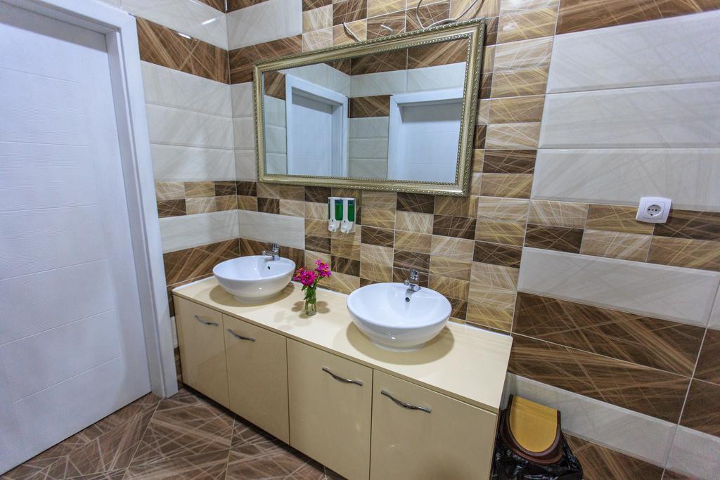 Hotel Edita Улцинь Экстерьер фото