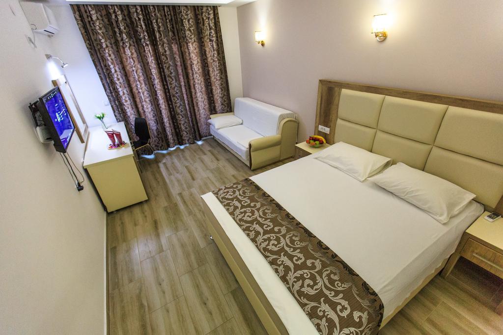 Hotel Edita Улцинь Экстерьер фото