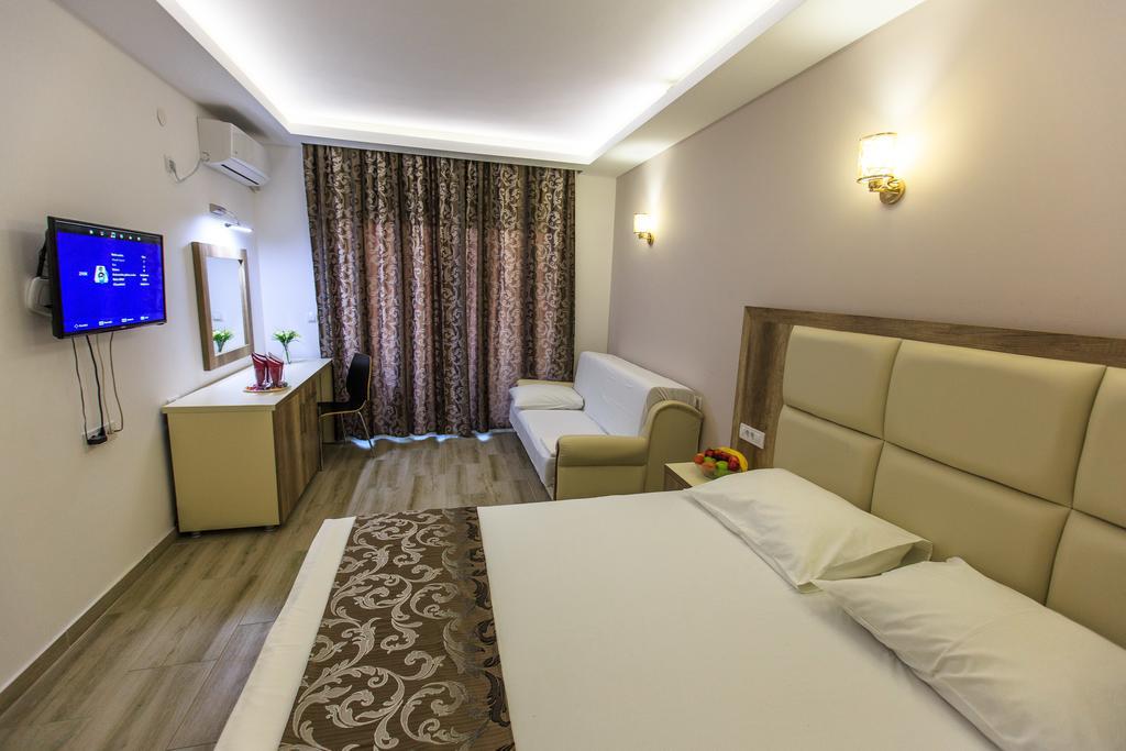 Hotel Edita Улцинь Экстерьер фото