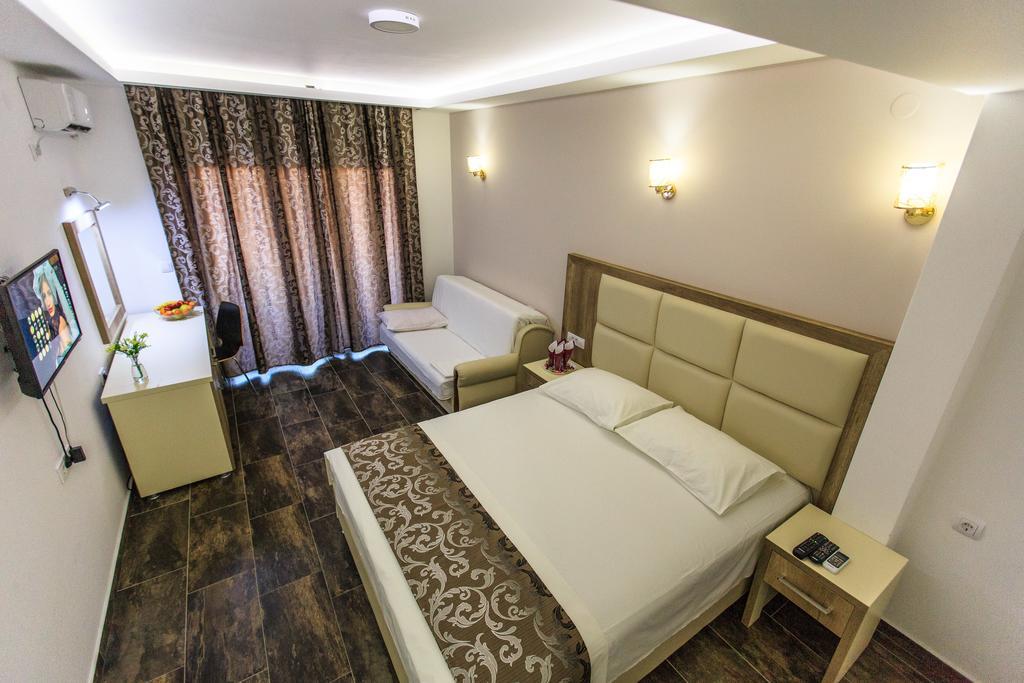 Hotel Edita Улцинь Экстерьер фото