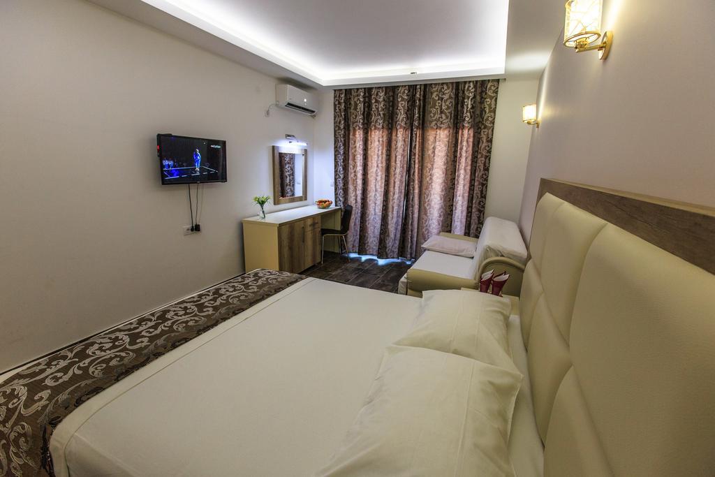 Hotel Edita Улцинь Экстерьер фото