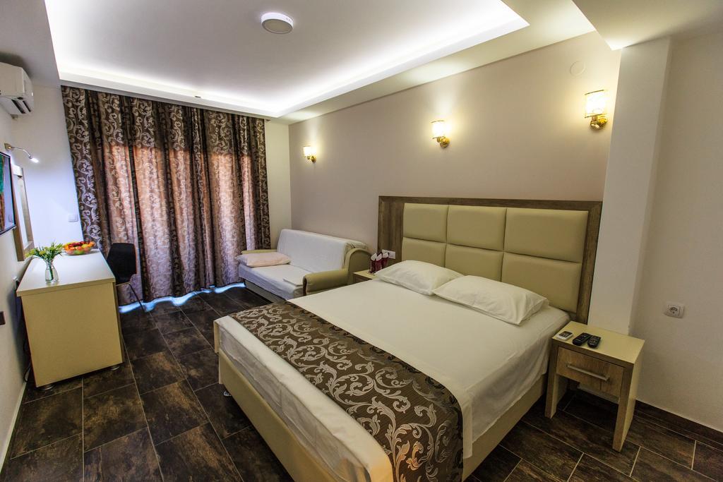 Hotel Edita Улцинь Экстерьер фото