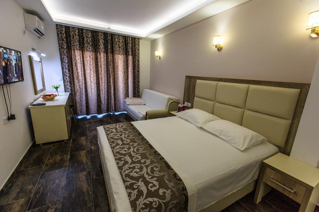 Hotel Edita Улцинь Экстерьер фото